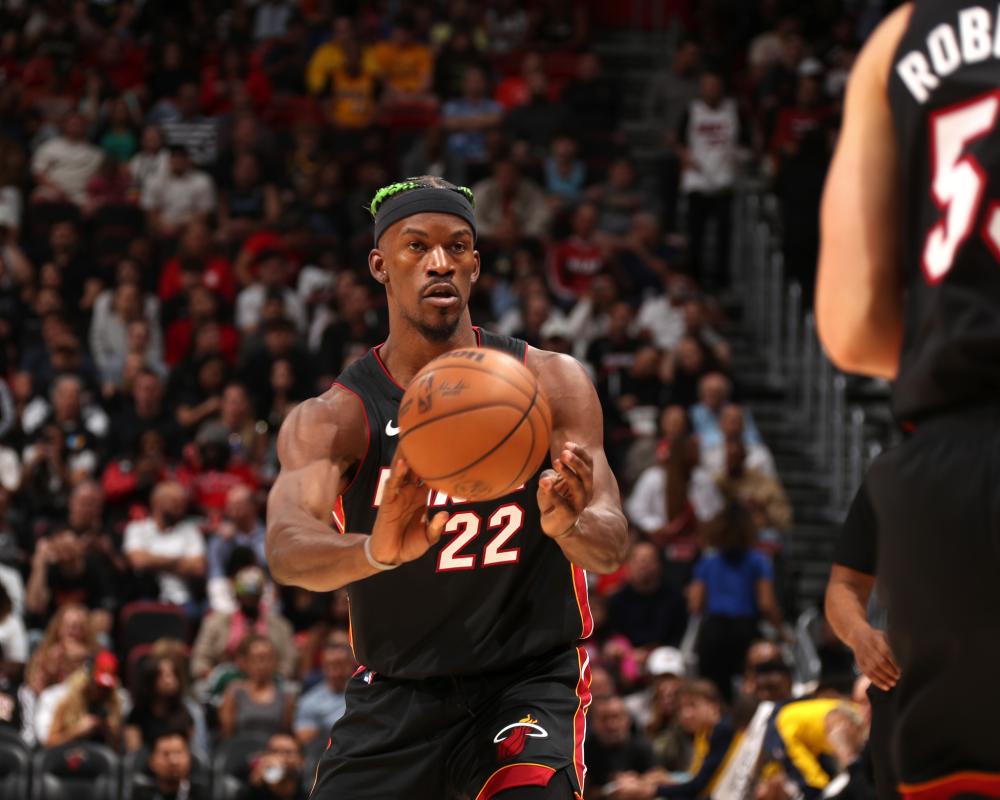 形成鲜明对 形成鲜明对